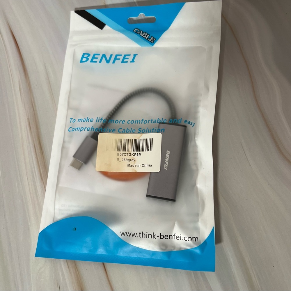 NWT USB to‎ HDMI Converter Cable